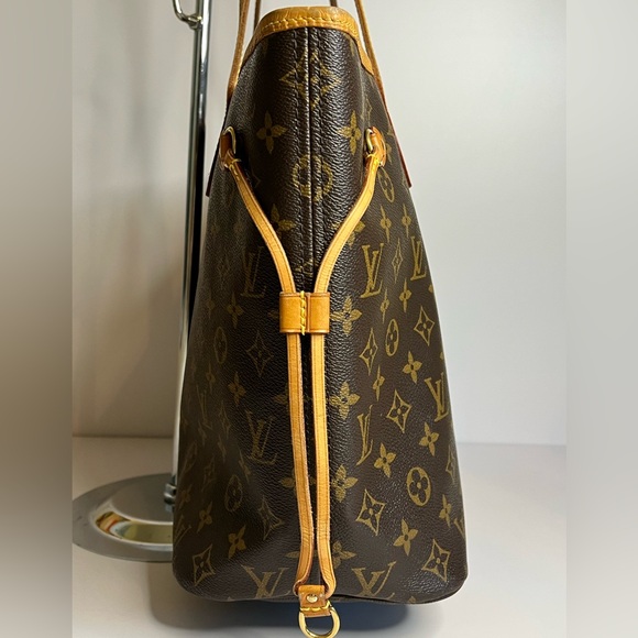 Louis Vuitton Neverfull MM Monogram - Picture 3 of 16